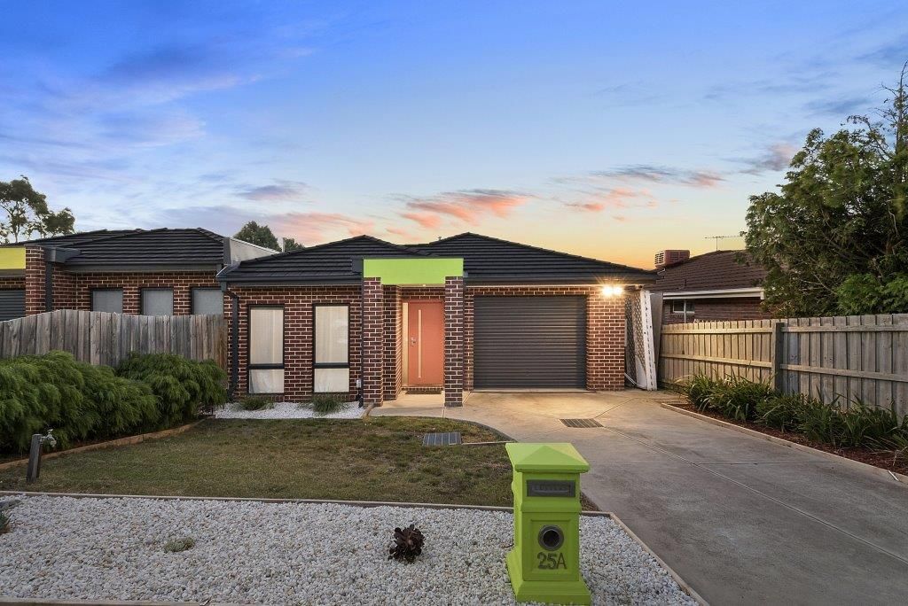 4 bedrooms Townhouse in 25A Inverness Street ENDEAVOUR HILLS VIC, 3802