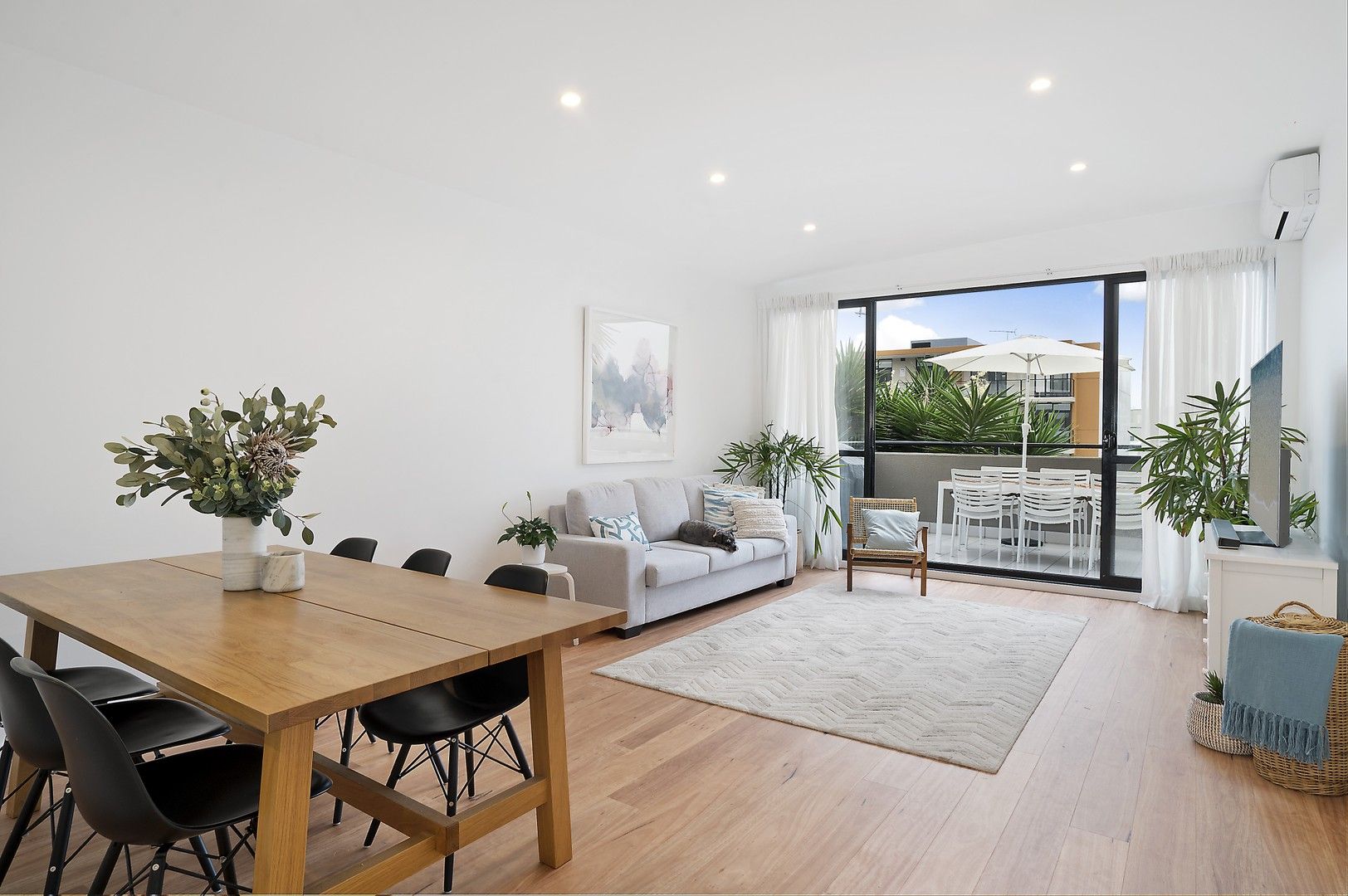 2 bedrooms Apartment / Unit / Flat in 21/23 Howard Avenue DEE WHY NSW, 2099