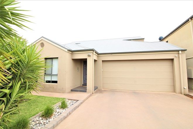 Picture of 9B Dussin Street, GRIFFITH NSW 2680