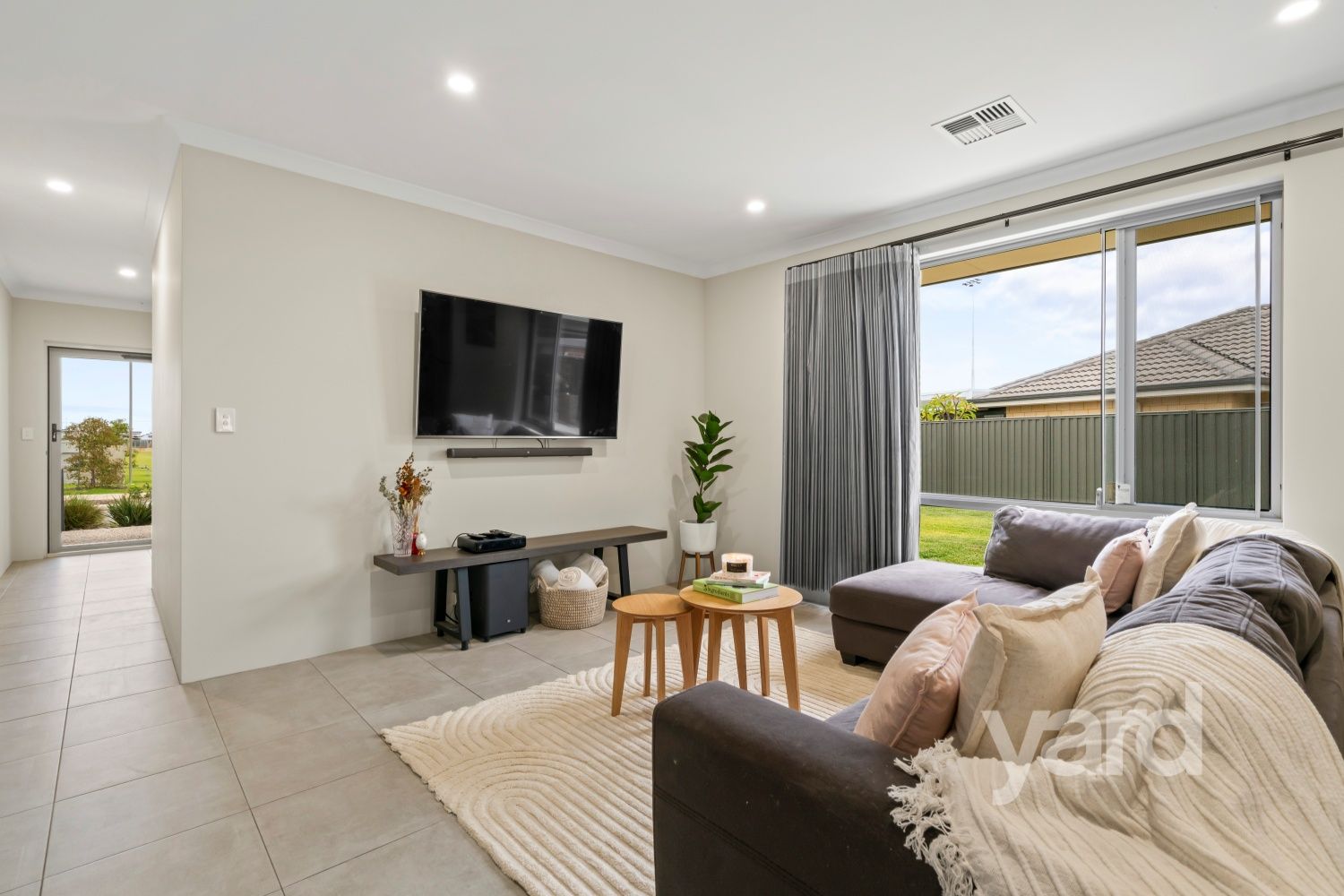 48 Sapphire Drive, Treeby WA 6164, Image 2