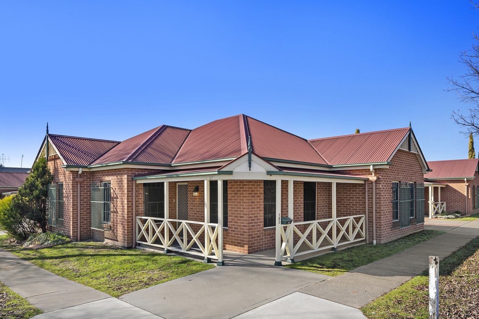 3 bedrooms House in 1/182 Bentinck Street BATHURST NSW, 2795