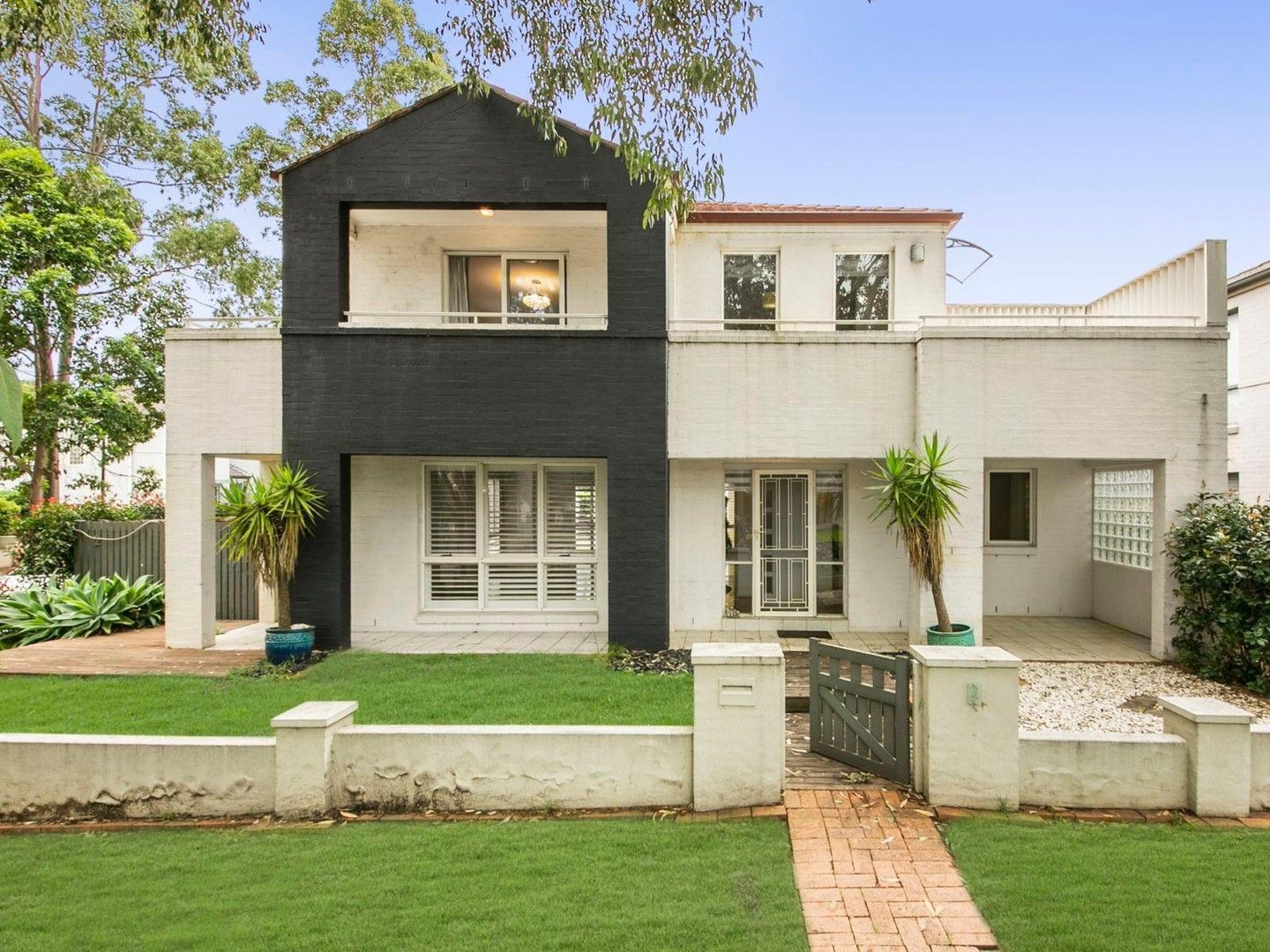 4 bedrooms House in 2 Roxburgh Crescent STANHOPE GARDENS NSW, 2768