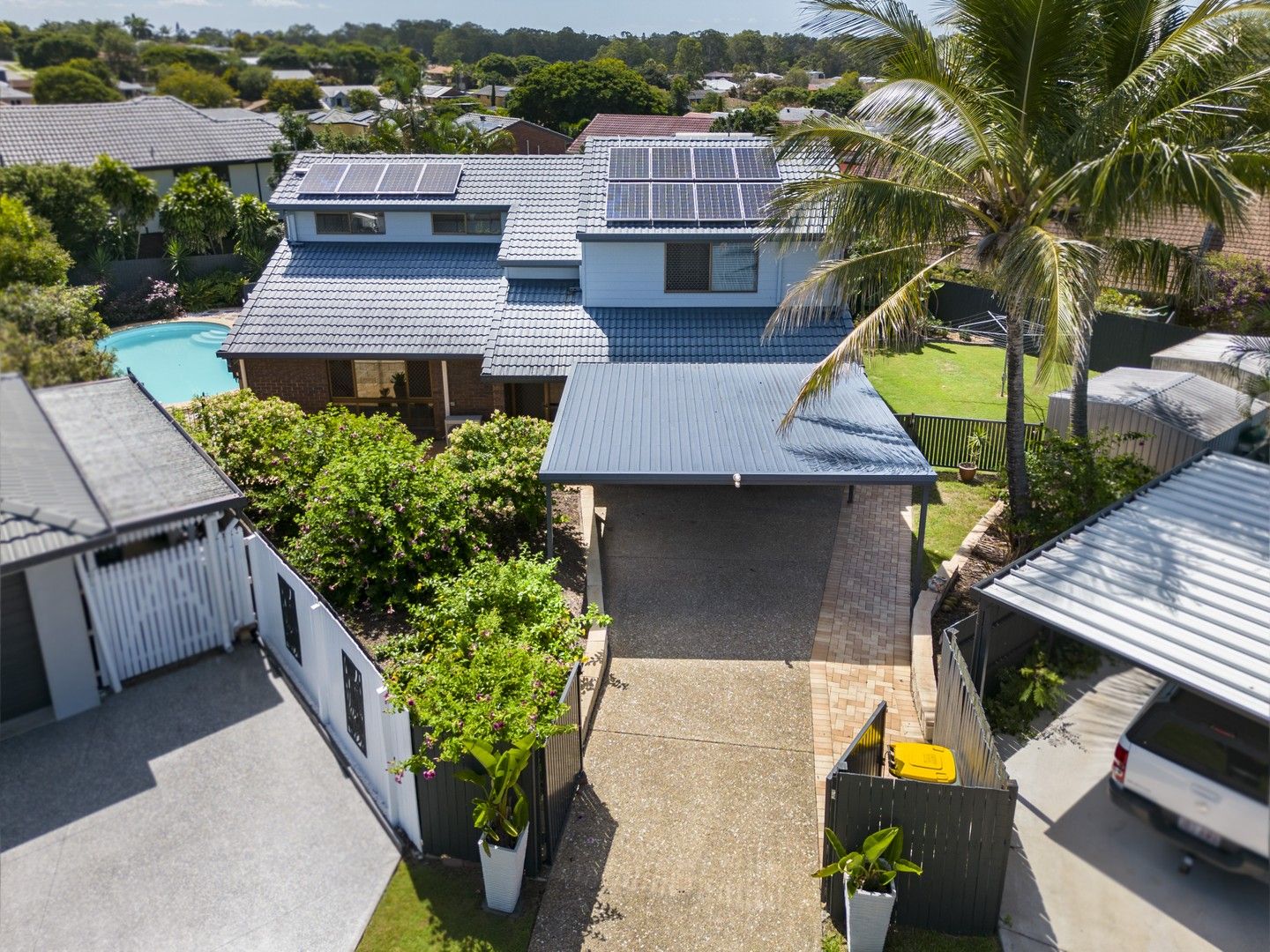 5 bedrooms House in 11 Hartree Court BRACKEN RIDGE QLD, 4017