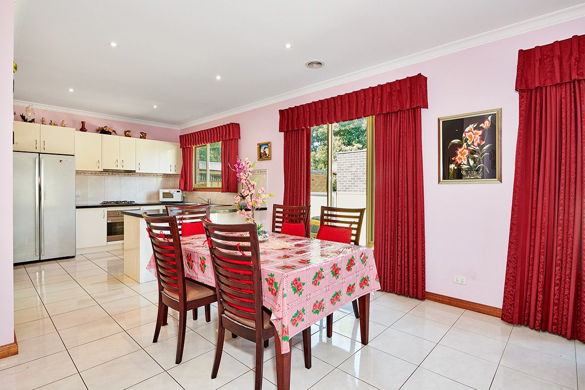 1/2 Pemberley Drive, Notting Hill VIC 3168, Image 2