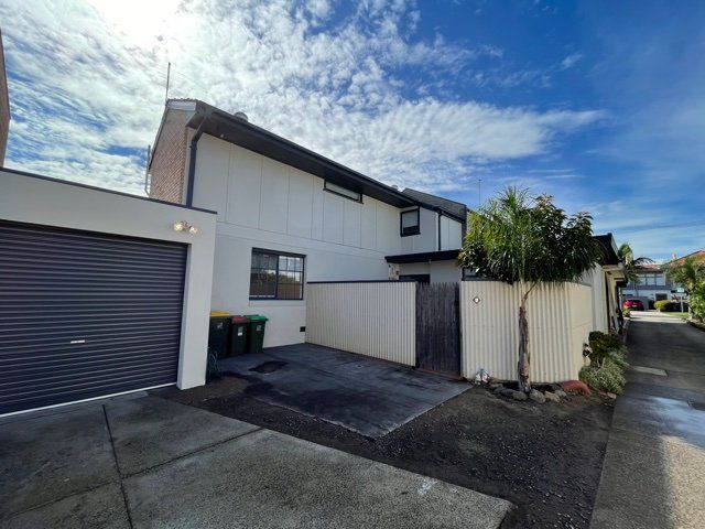 2 bedrooms Townhouse in 2/3 McArthur Street BENTLEIGH VIC, 3204