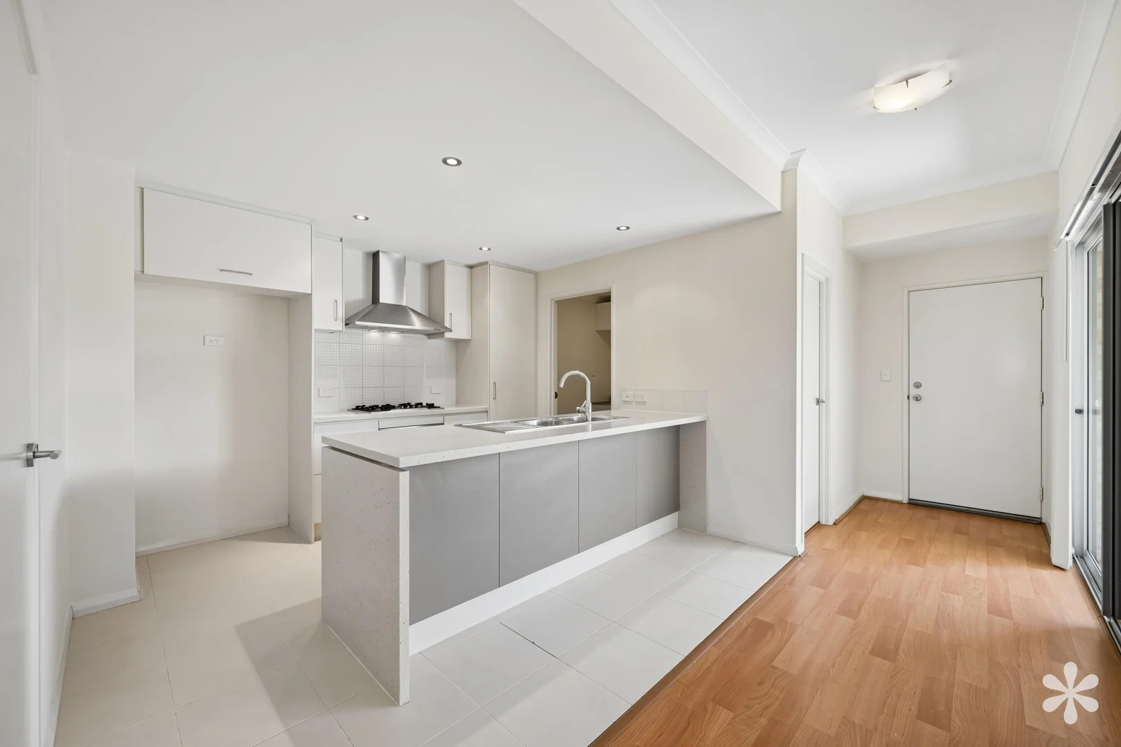 8/18 Deanmore Bend, Hammond Park WA 6164