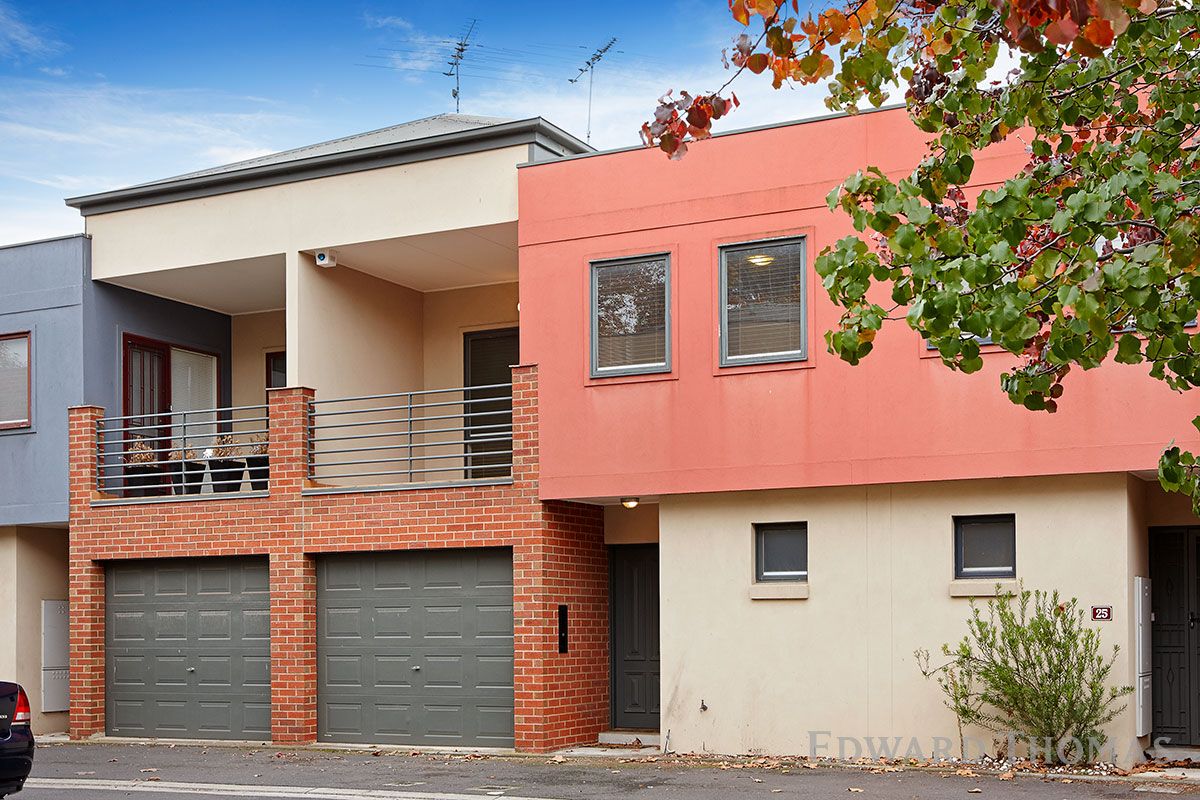 2 bedrooms Townhouse in 23 Lincoln Mews KENSINGTON VIC, 3031