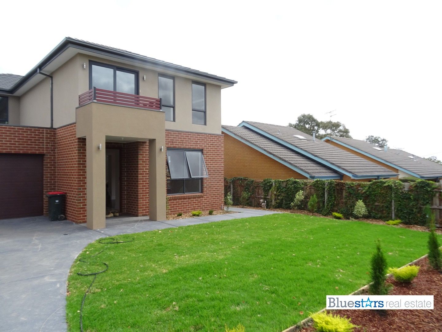 4 bedrooms House in 17 Jinadbyne Avenue CHADSTONE VIC, 3148