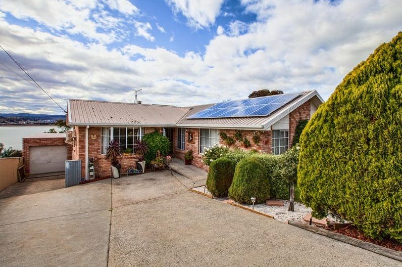 3 bedrooms House in 15 Esplanade MIDWAY POINT TAS, 7171