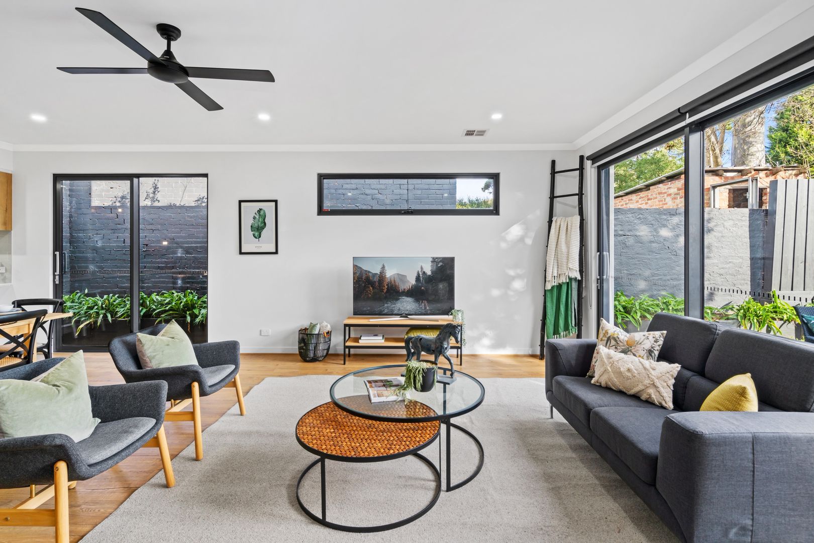 2/2 Deauville Street, Forest Hill VIC 3131, Image 2