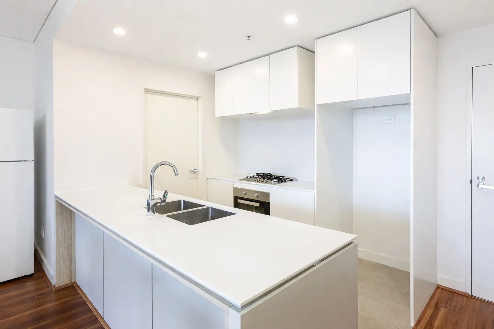 Apartment in Sydney, Wentworth Point - View 3