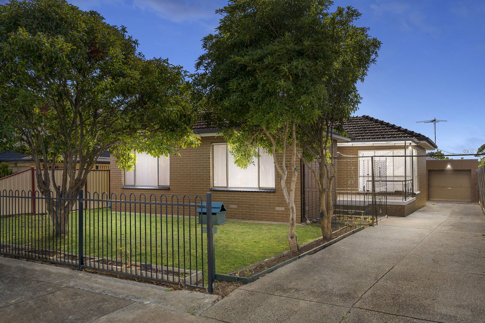 3 bedrooms House in 34 Ivanhoe Avenue ST ALBANS VIC, 3021