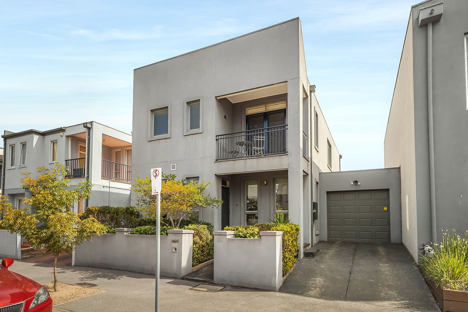 4 bedrooms House in 84 Fairbairn Drive KENSINGTON VIC, 3031