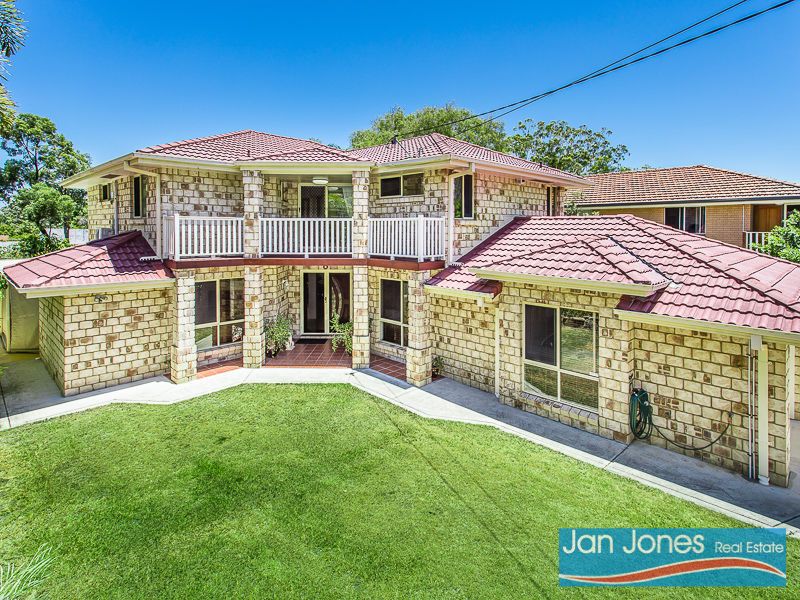 15 Herne Road, Scarborough QLD 4020