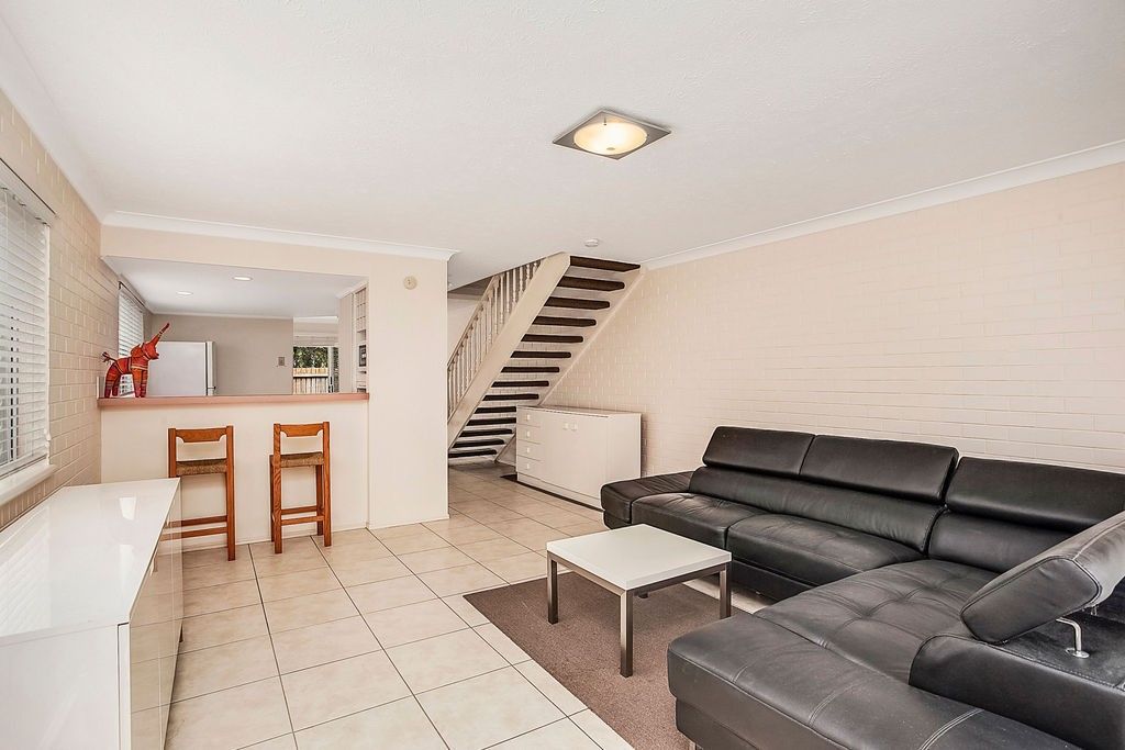 3/4-6 Snowgum Court, Burleigh Waters QLD 4220, Image 2