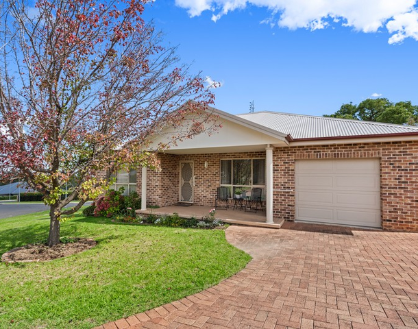 27 Acacia Circuit, Cowra NSW 2794