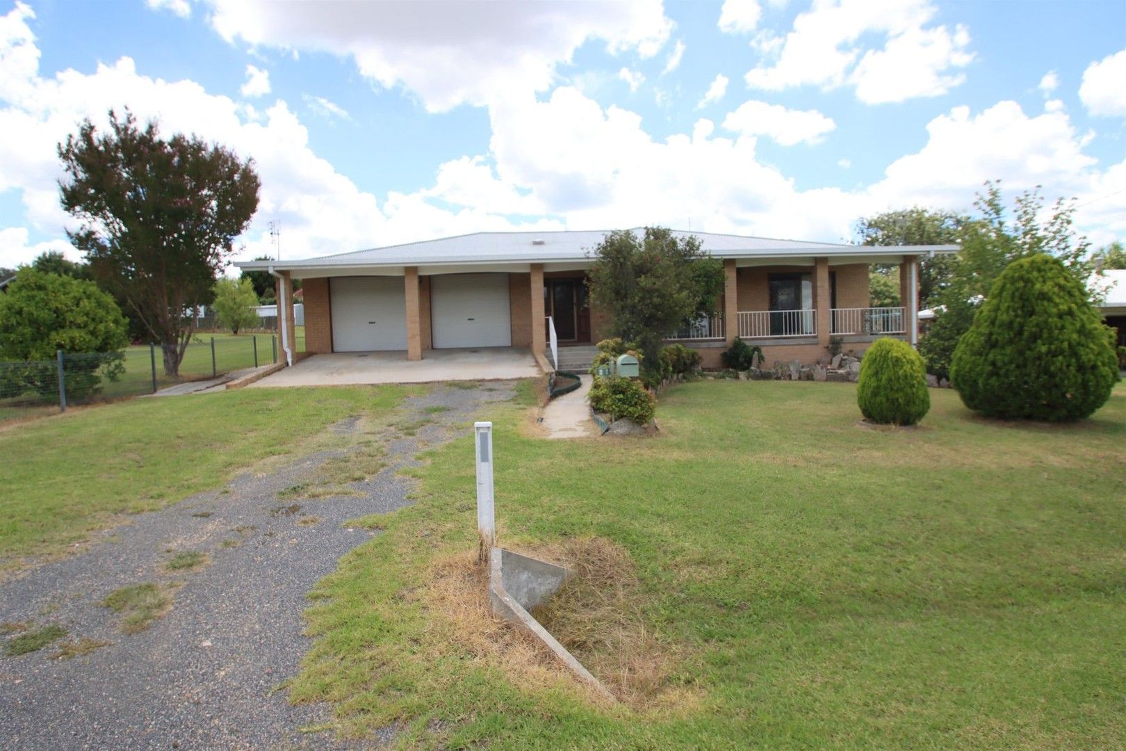 4 bedrooms House in 10 - 12 Martin Street TENTERFIELD NSW, 2372