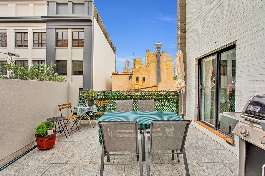2 bedrooms Apartment / Unit / Flat in 10/26 McElhone Street WOOLLOOMOOLOO NSW, 2011