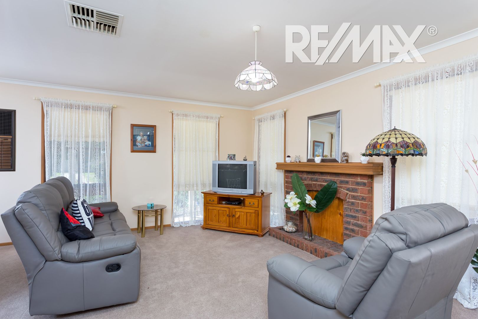 1 Naretha Street, Glenfield Park NSW 2650, Image 1