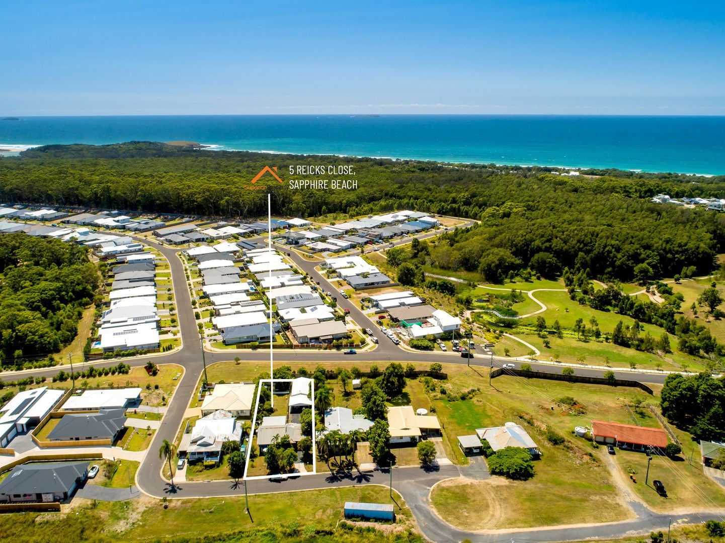 3 bedrooms House in 5 Reicks Close SAPPHIRE BEACH NSW, 2450