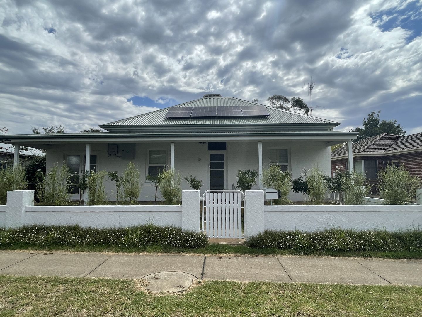 13 Wombat Street, Young NSW 2594
