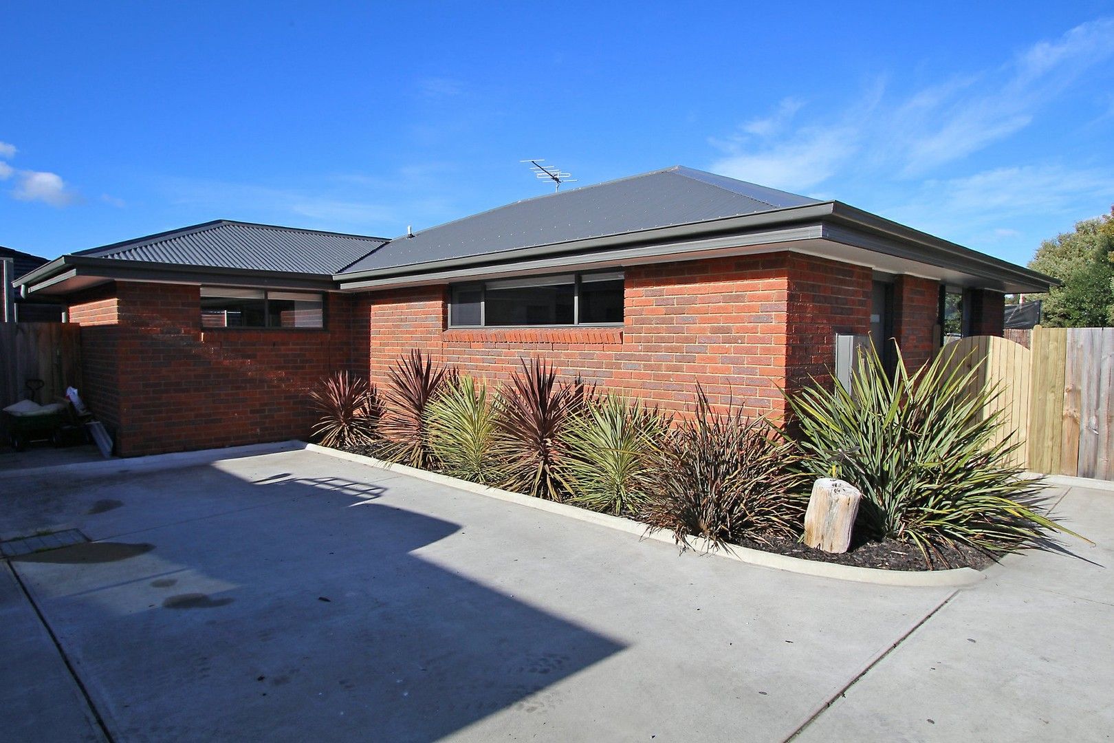 2 bedrooms Apartment / Unit / Flat in 2/8 Incana Road MARGATE TAS, 7054