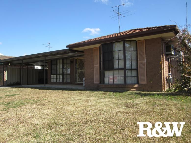 4 bedrooms House in 102 Colebee Crescent HASSALL GROVE NSW, 2761