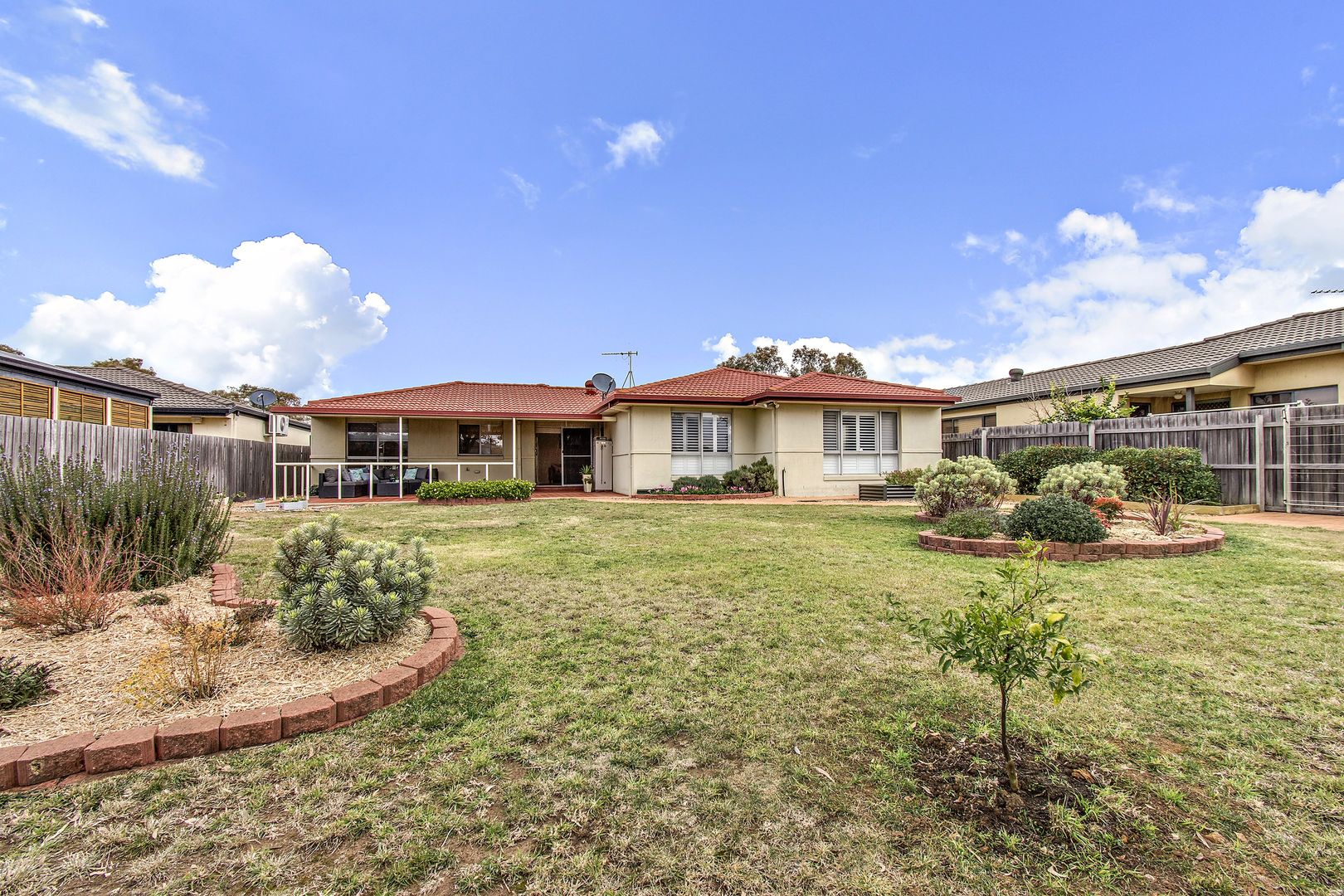 2/15 Rainbow Place, Latham Property History & Address Research Domain