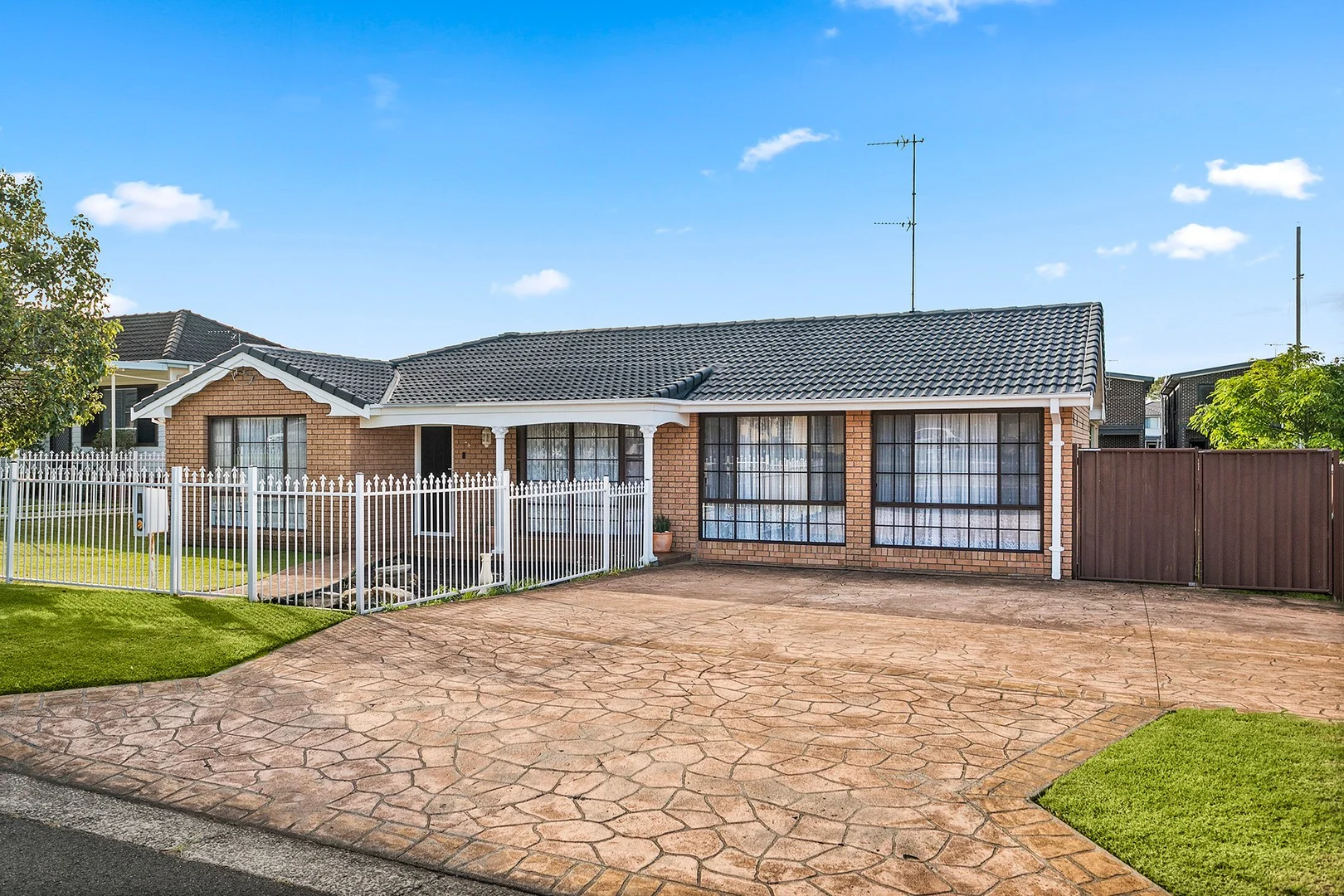 48 Addison Avenue, Lake Illawarra NSW 2528