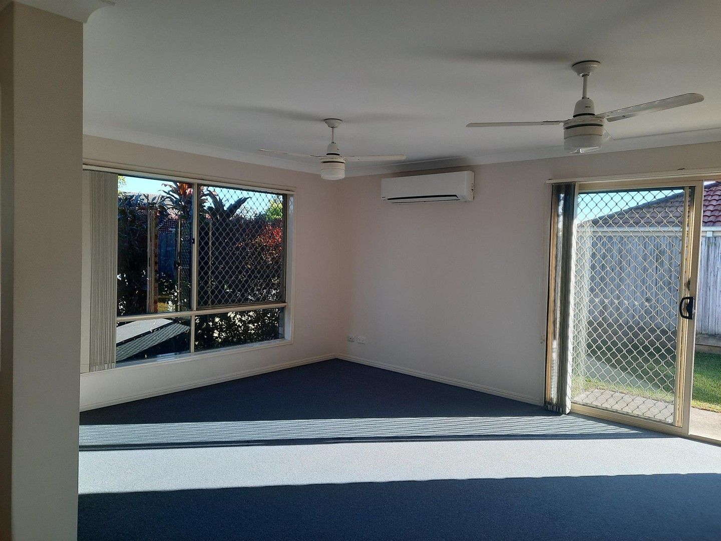4 bedrooms House in 27 Geaney Boulevard CRESTMEAD QLD, 4132