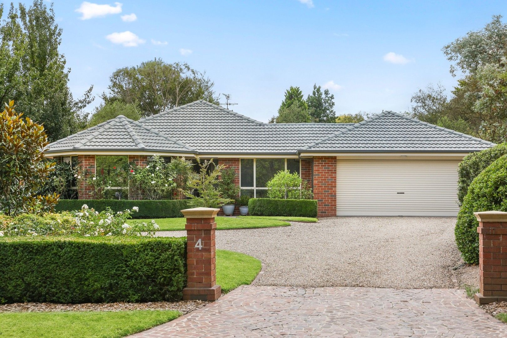 4 St Martins Grove, Bowral NSW 2576, Image 0