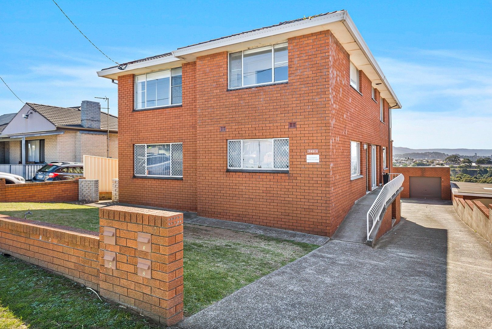 2 bedrooms Apartment / Unit / Flat in 4/246a Flagstaff Road LAKE HEIGHTS NSW, 2502