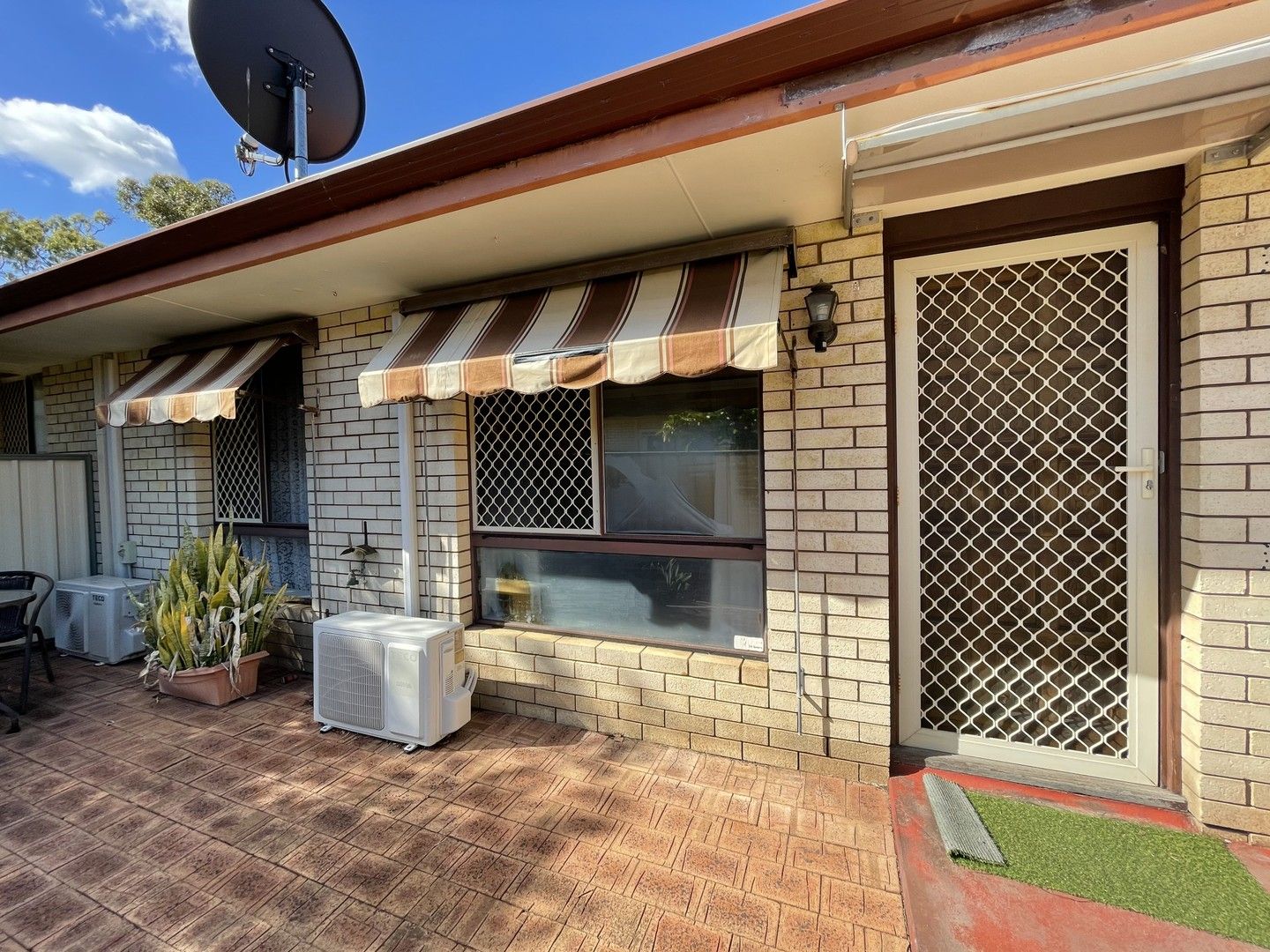 2 bedrooms Villa in 2/16 Knutsford Avenue RIVERVALE WA, 6103