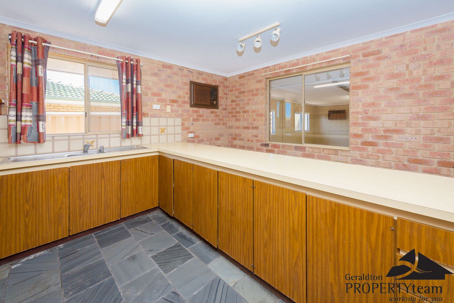 34 Solomon Circle, Karloo WA 6530, Image 2