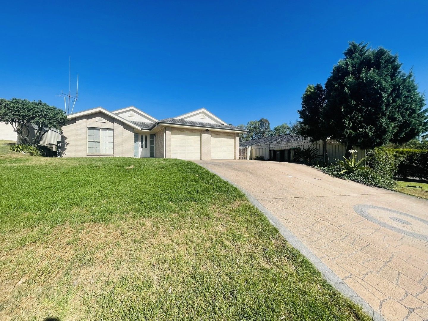 4 bedrooms House in 22a Willcox Avenue SINGLETON HEIGHTS NSW, 2330