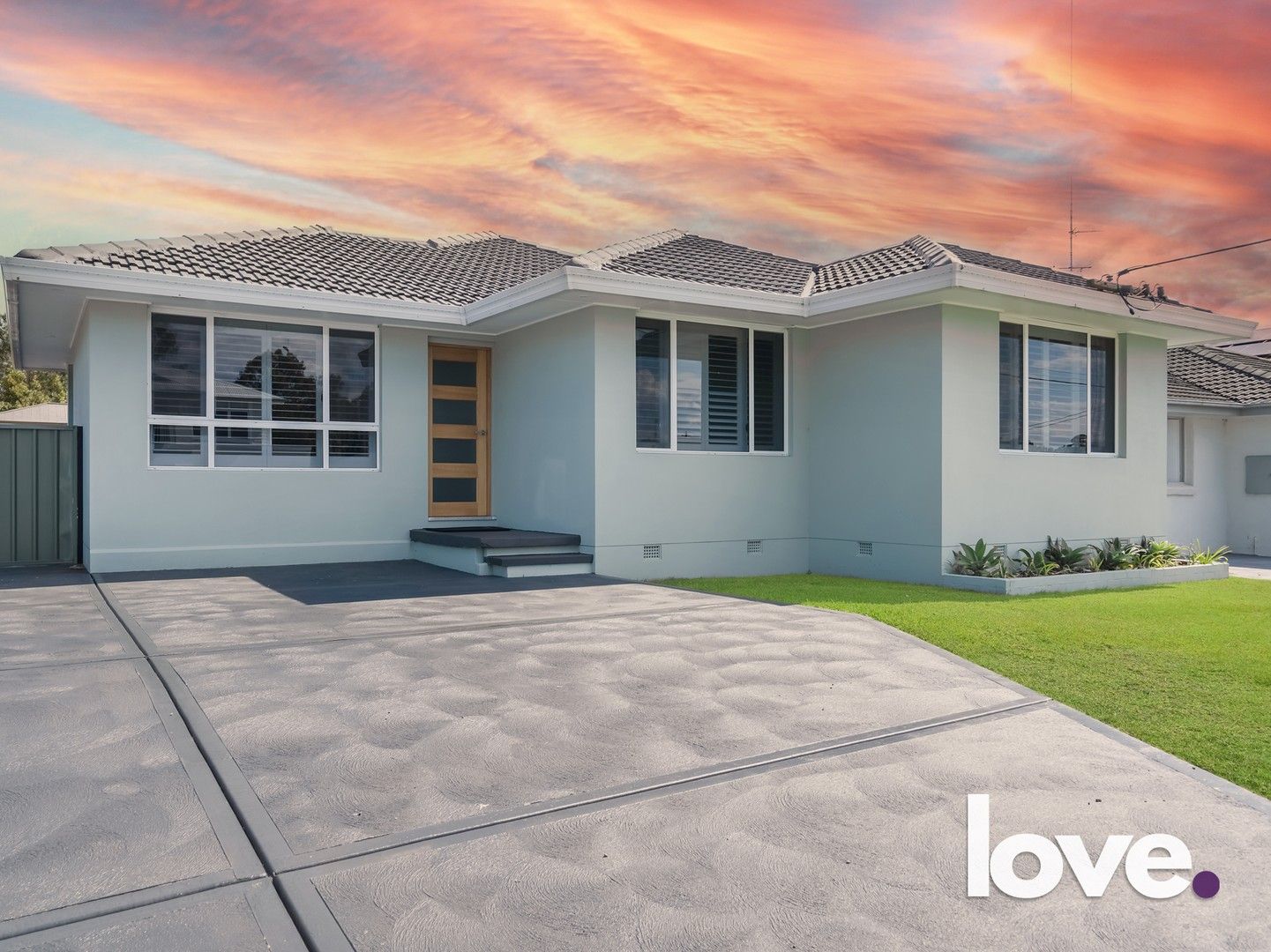 4 bedrooms House in 16 Melton Place CROUDACE BAY NSW, 2280