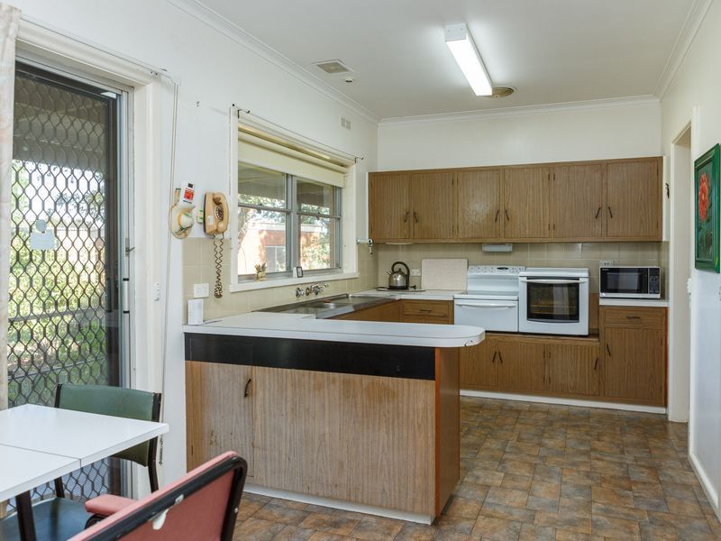 54 McFarlane Street, Stratford VIC 3862, Image 2