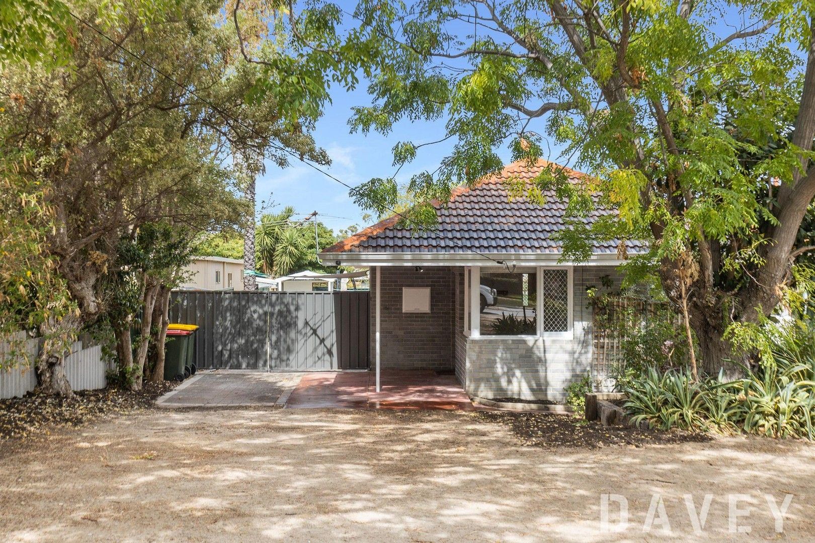 3 bedrooms House in 14 Templeton Crescent GIRRAWHEEN WA, 6064