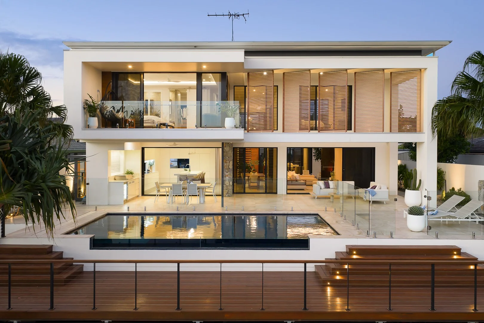 10 Coobowie Street, Broadbeach Waters QLD 4218