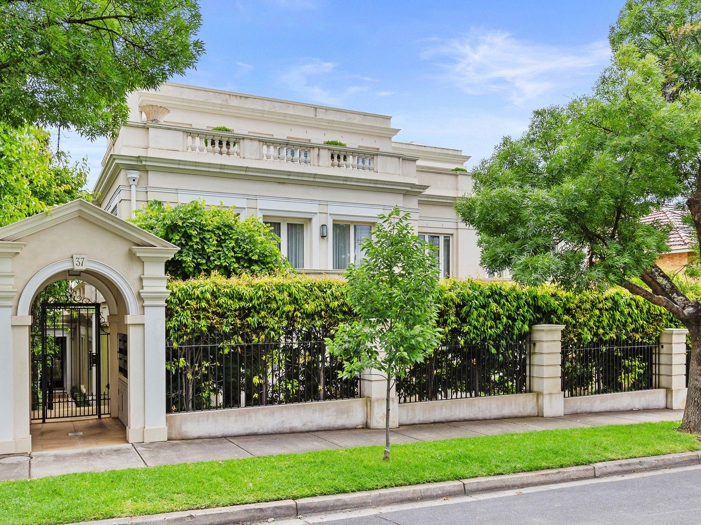3 bedrooms Apartment / Unit / Flat in 3/37 Wallace Avenue TOORAK VIC, 3142
