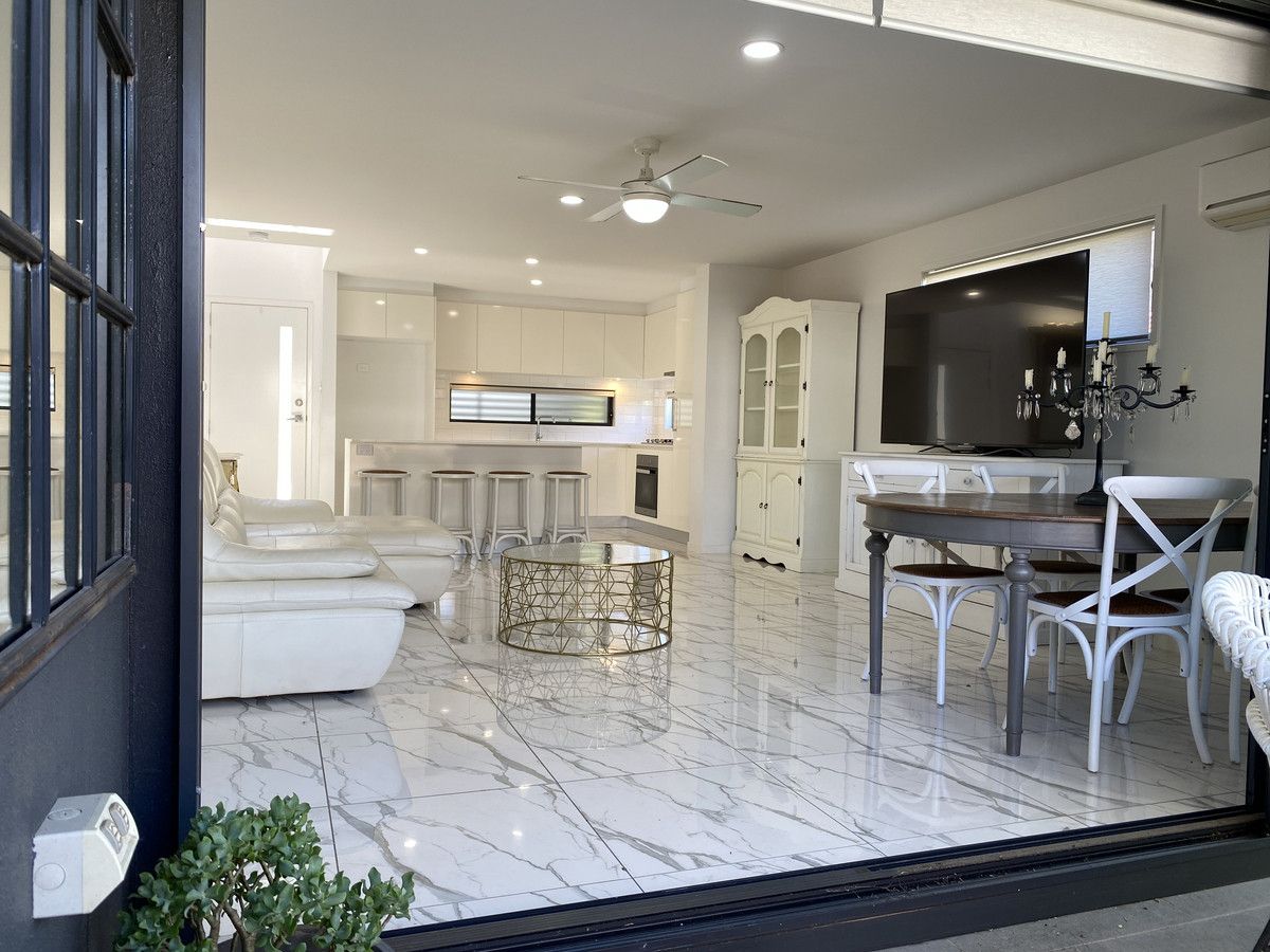 3 bedrooms Townhouse in 5/14-16 Empress Street CENTENARY HEIGHTS QLD, 4350