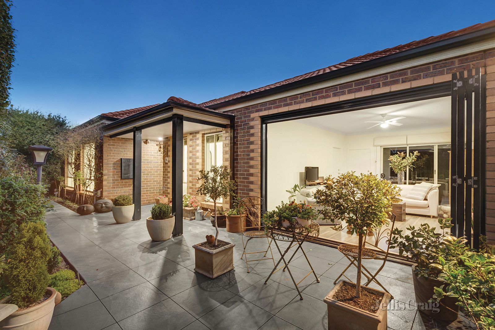 2/1 Rayern Court, Bentleigh East VIC 3165, Image 0