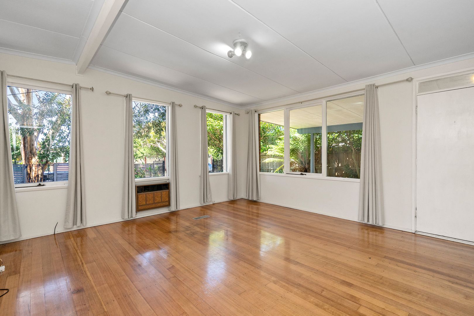 26 Hoya Crescent, Frankston North VIC 3200 House For Rent 470 Domain