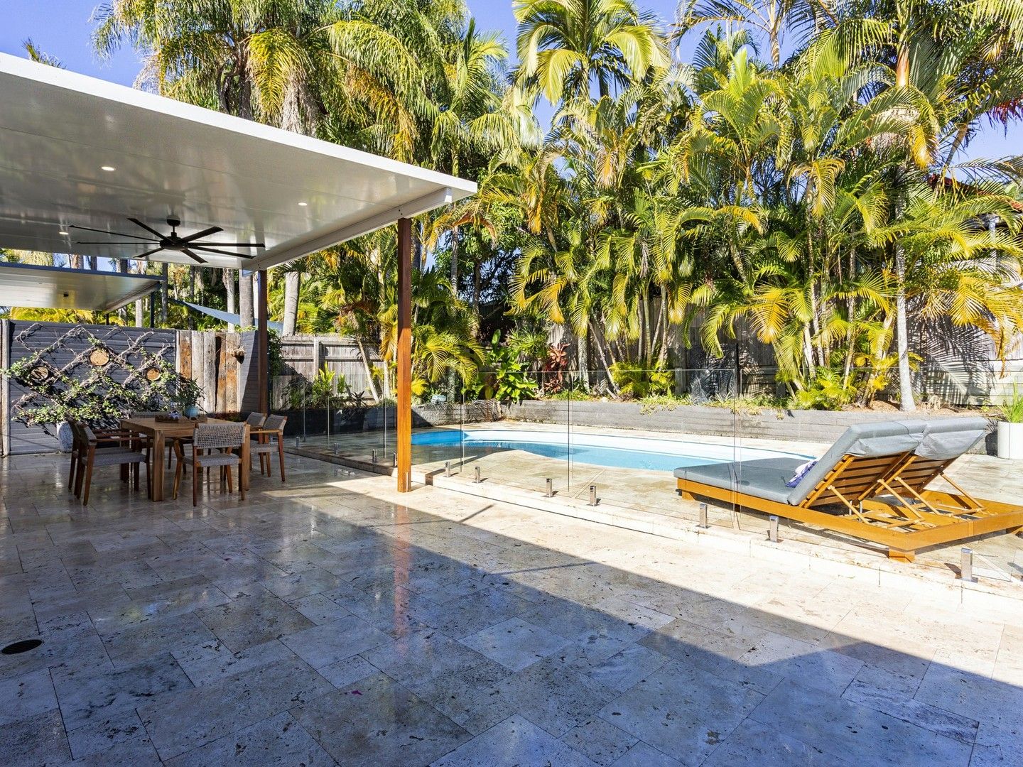 4 bedrooms House in 14 Angaston Avenue CARRARA QLD, 4211