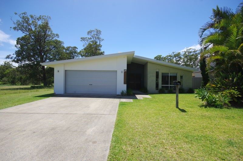 4 bedrooms House in 36 Mariner Drive SAFETY BEACH NSW, 2456