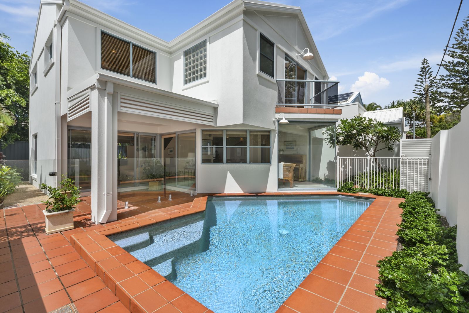 1/104 Hedges Avenue, Mermaid Beach QLD 4218, Image 0