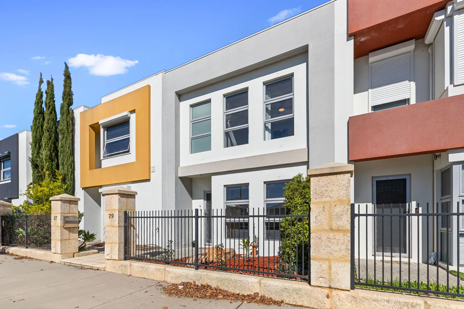 Under Offer with Jayne - View 4
