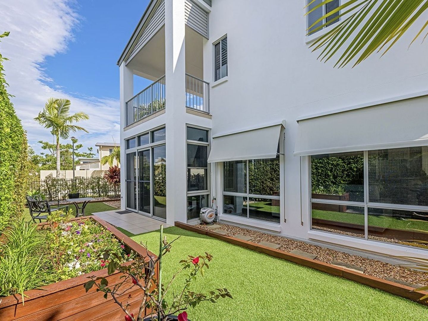 1 Halcyon Way Hope Island Qld 4212 Domain
