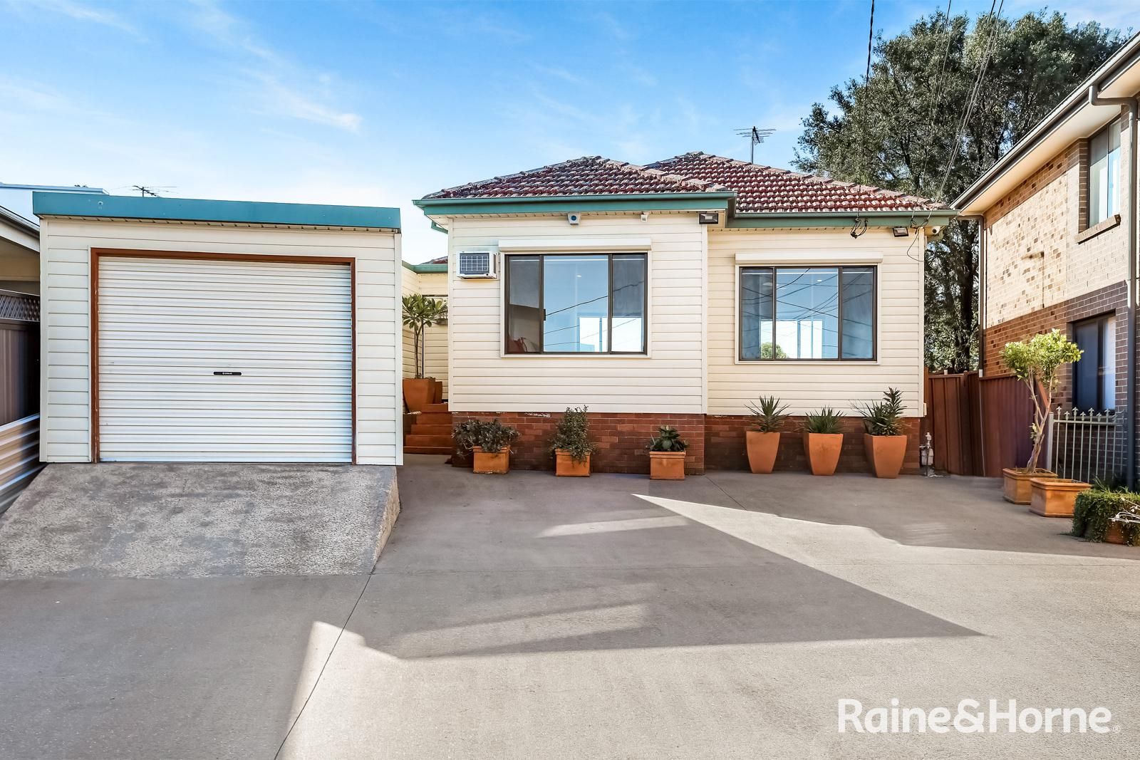 4 Carol Crescent, Roselands Property History & Address Research Domain