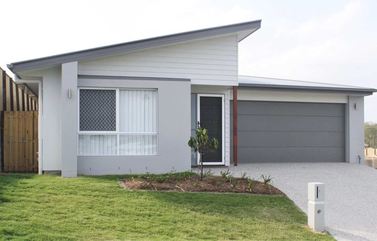 4 bedrooms House in 3 Therese Circuit AUGUSTINE HEIGHTS QLD, 4300